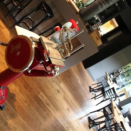 Val De Poix- Logis Restaurant Hotel Saint-Hubert