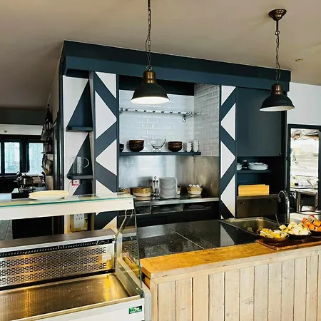 Val De Poix- Logis Restaurant Hotel 3*