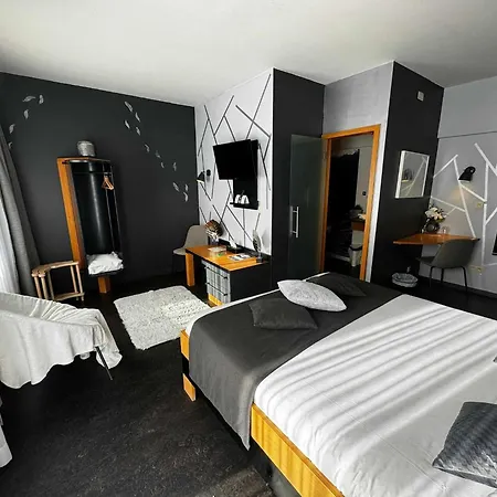 Hotel Val De Poix- Logis Restaurant 3*