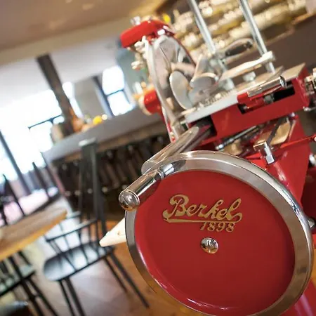 Val De Poix- Logis Restaurant Hotel Saint-Hubert