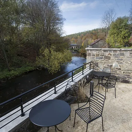 Hotel Val De Poix- Logis Restaurant Saint-Hubert