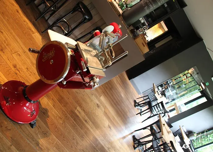 Val De Poix- Logis Restaurant فندق سانت هوبيرت