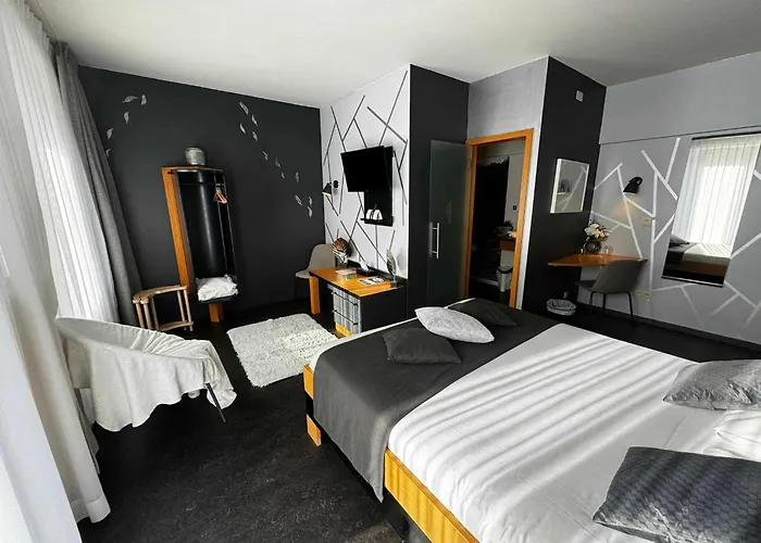 فندق Val De Poix- Logis Restaurant 3*