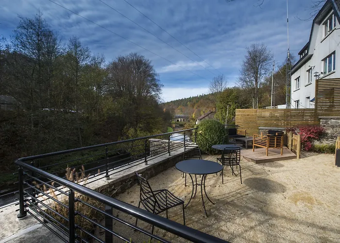 Val De Poix- Logis Restaurant فندق