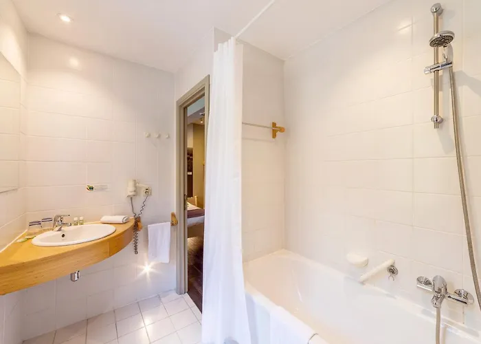 Val De Poix- Logis Restaurant Hotel Saint-Hubert