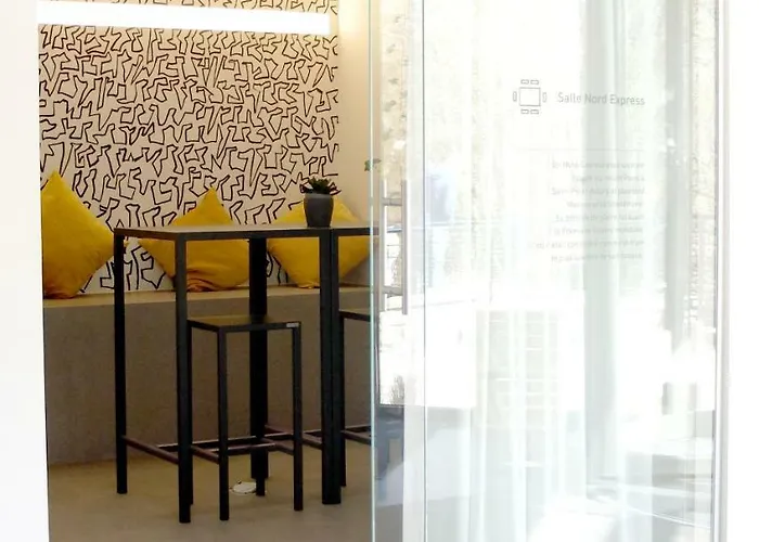 Hotel Val De Poix- Logis Restaurant Saint-Hubert